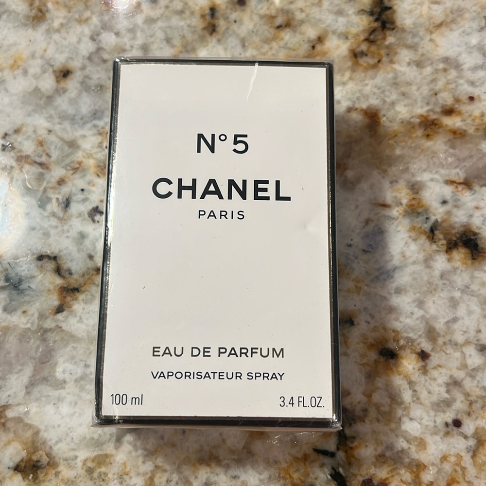 CHANEL N 5 perfume